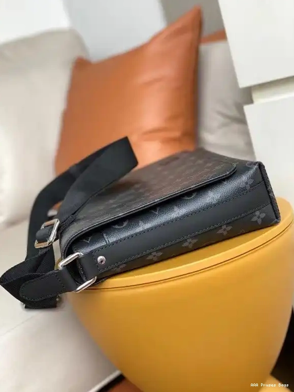 AAA Replica Ru VUITTON PM LOUIS DISTRICT 0606
